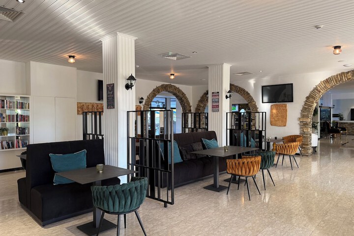 Hotel Interior 9 of 141