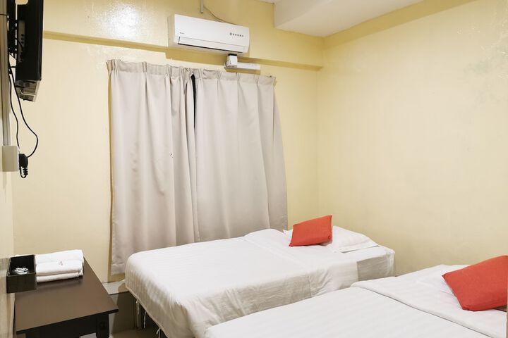 Room 10 of 33