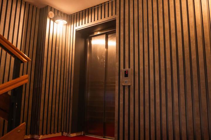 Hotel 82 of 86