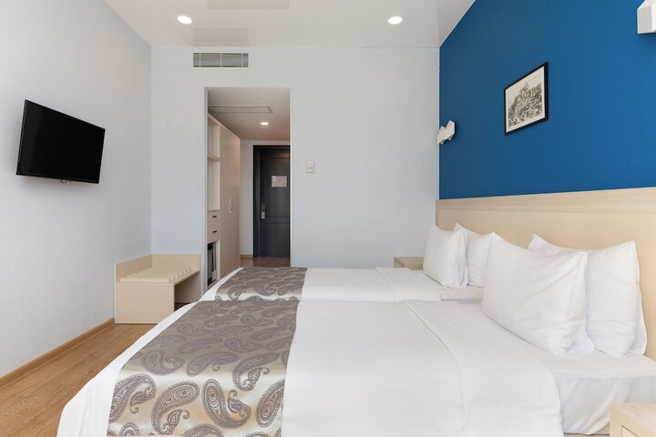 Room 10 of 61