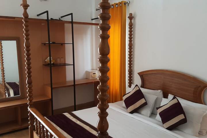 Room 4 of 10
