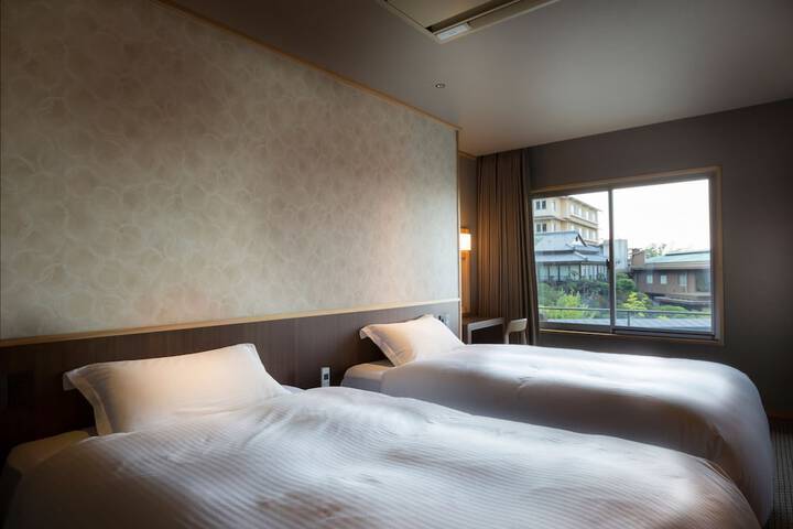 Room 26 of 107
