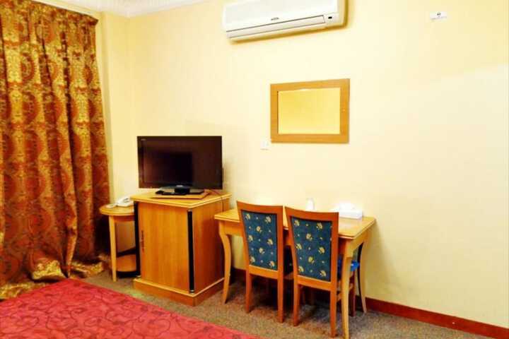Room 17 of 34