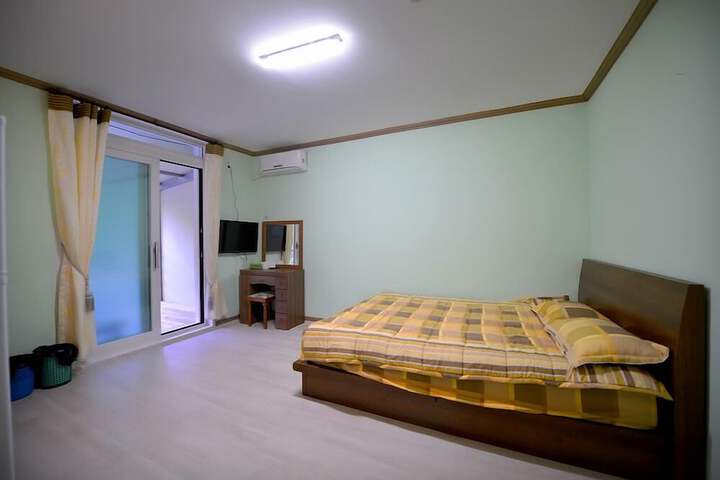 Room 11 of 26