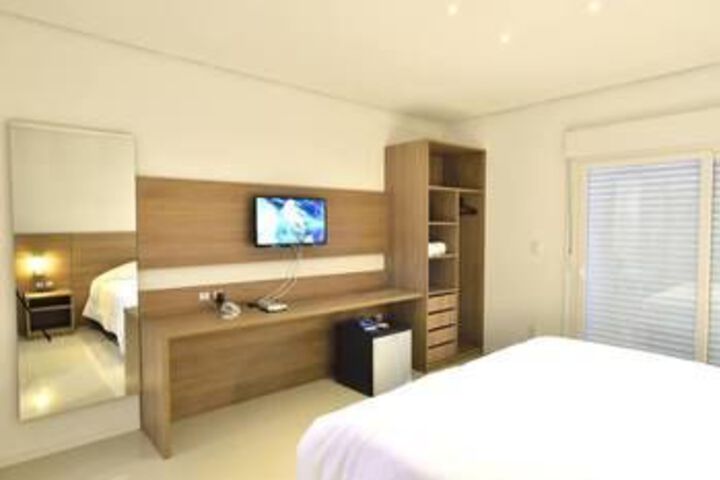 Room 6 of 18