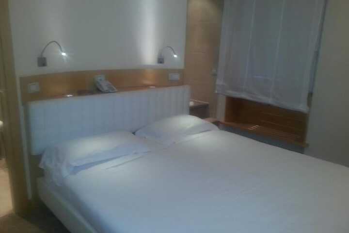 Room 9 of 26