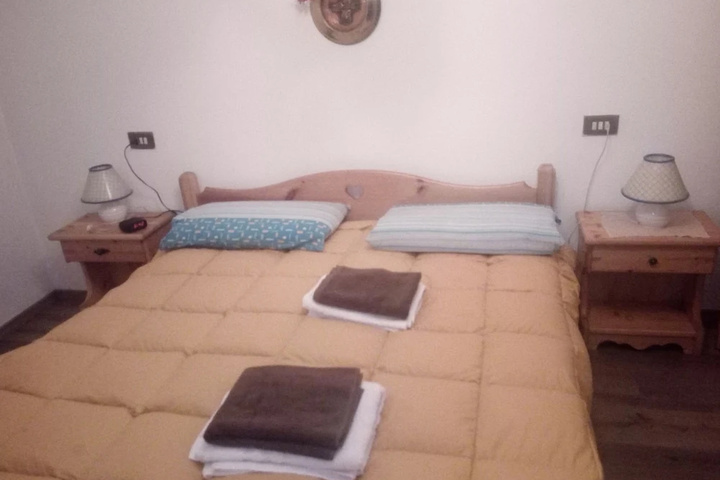 Room 2 of 5