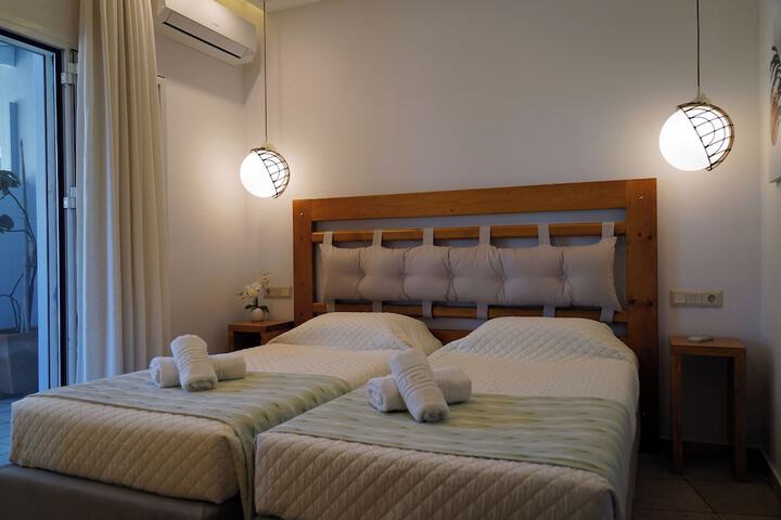 Room 6 of 84