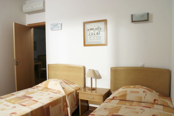 Room 4 of 33