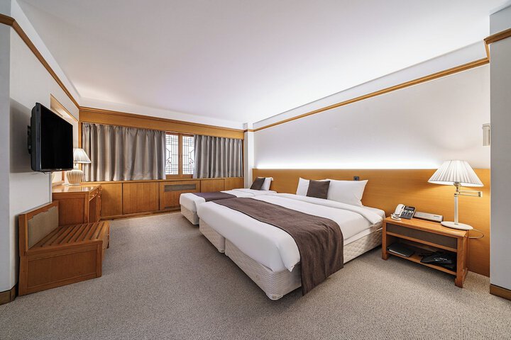 Room 12 of 36