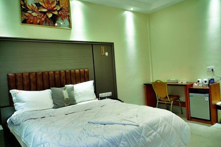 Room 10 of 29