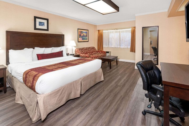 Room 9 of 39