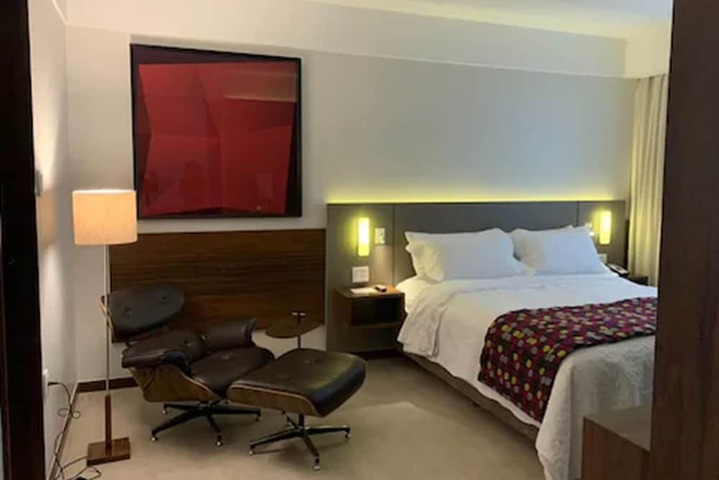 Room 10 of 124