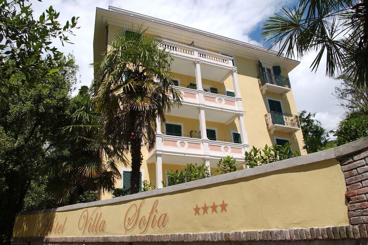 Hotel 50 of 60