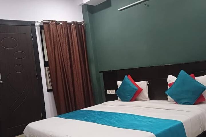 Room 12 of 32