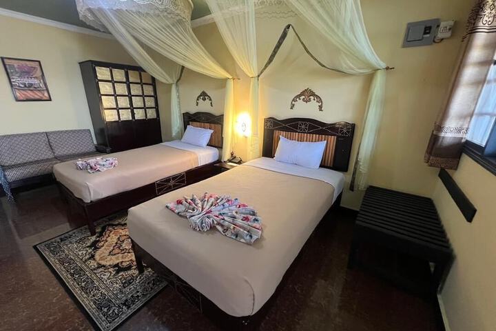 Room 3 of 40