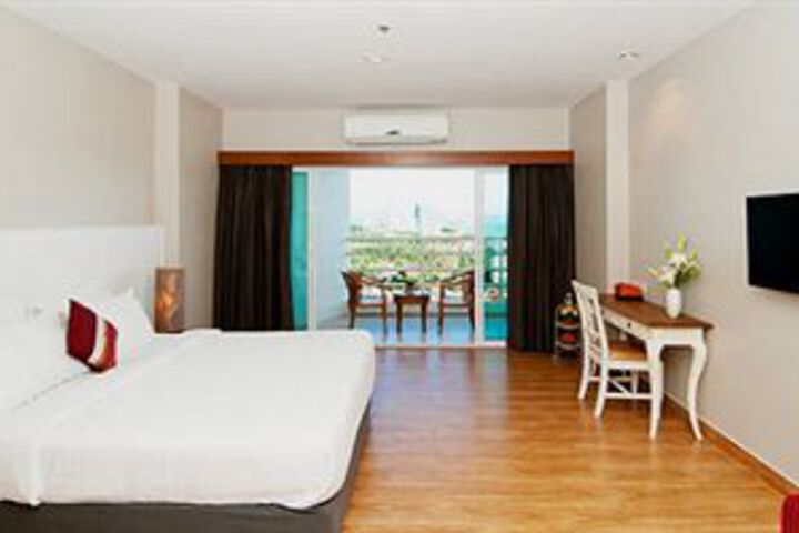 Hotel Suite Photo