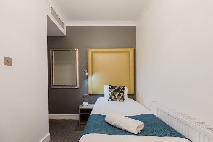 Room 45 of 165