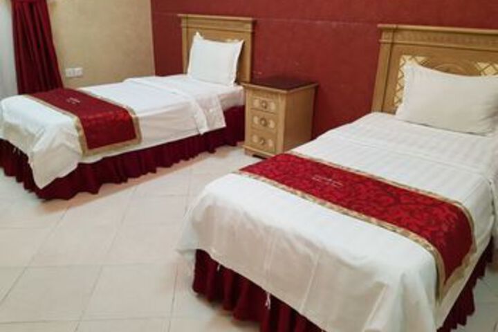 Room 9 of 25
