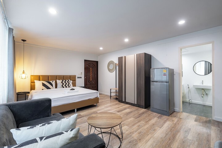 Room 42 of 153