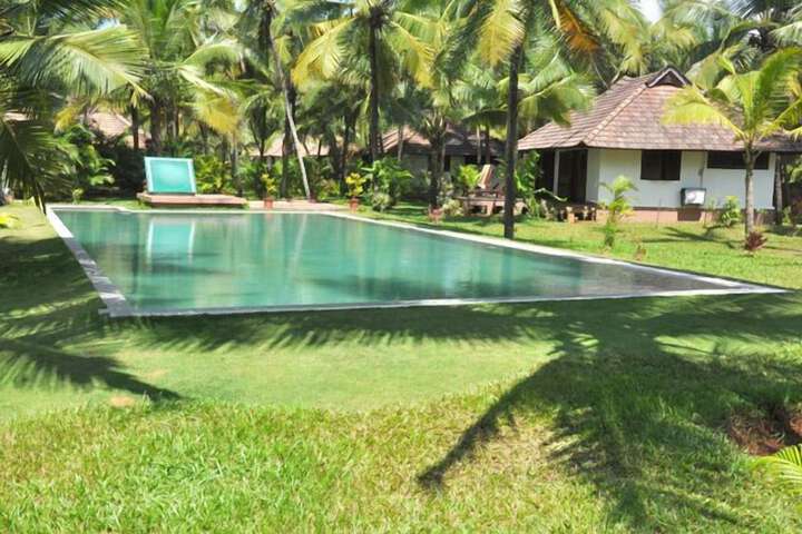 Hotel with Pool