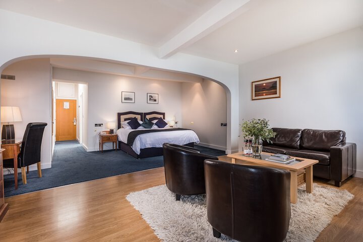 Room 44 of 153