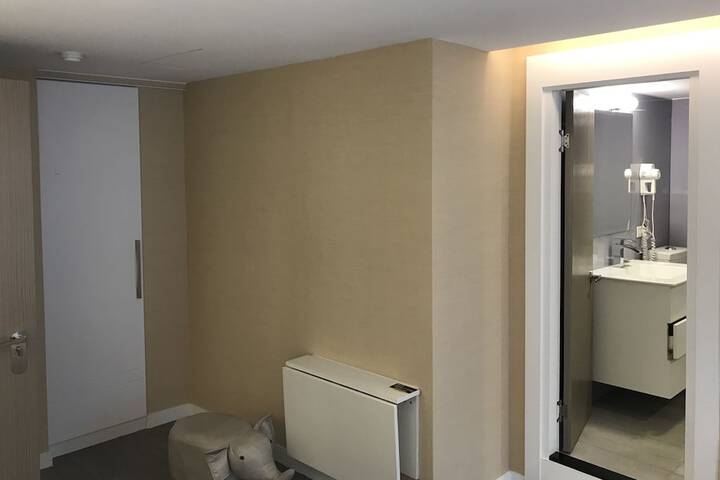 Room 31 of 40