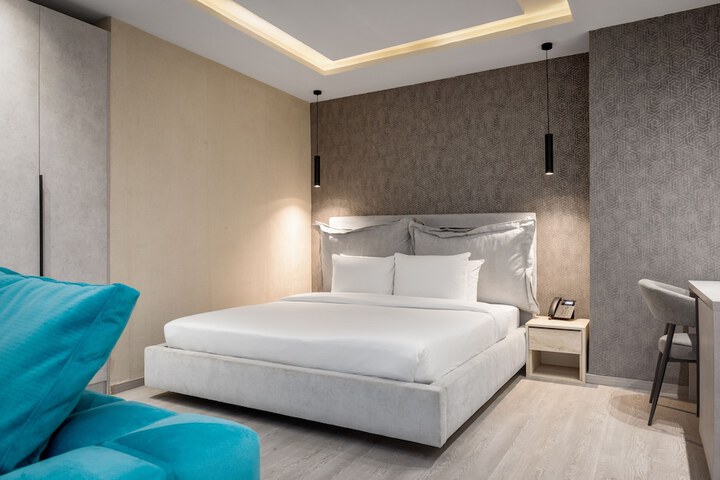 Room 16 of 34