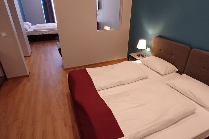 Room 32 of 87