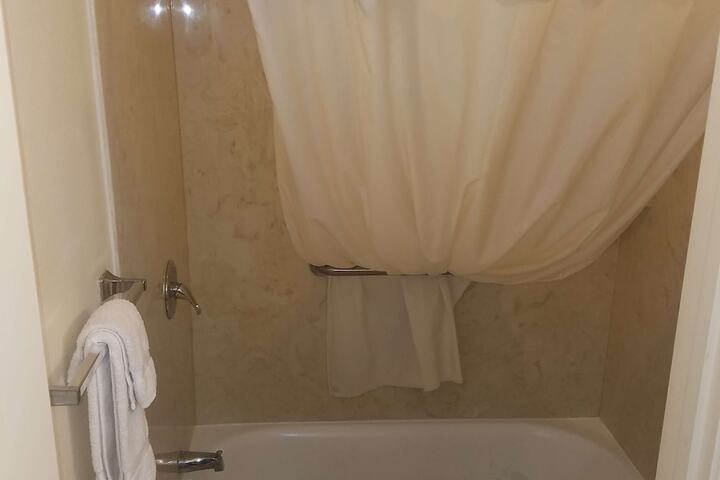 2 Queen Beds Flat Screen Television Microwave and Refrigerator High Speed Internet Accessible Continental Breakfast (7 of 8)