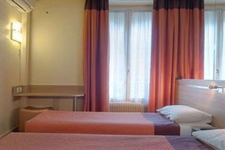 Room 12 of 62
