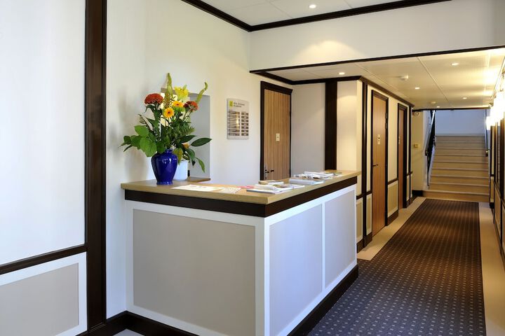 Hotel Interior 4 of 38