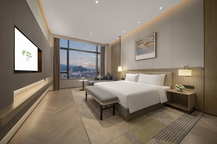 Room 15 of 43