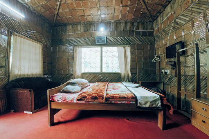Room 6 of 17