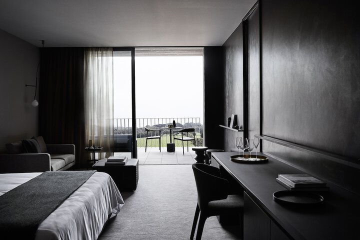 Room 4 of 68