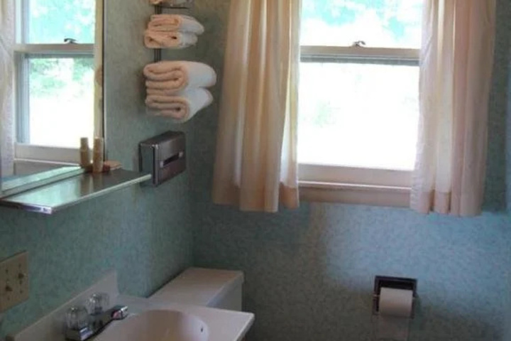 Room 4 of 4