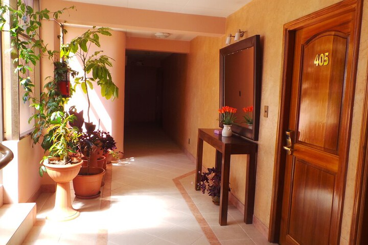 Ballroom/Hall 17 of 20