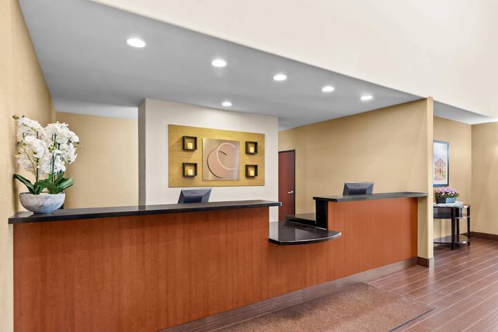 Entrance & Lobby