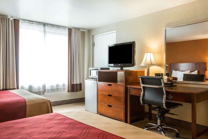 2 Double Beds (10 of 10)