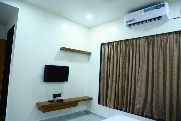 Room 6 of 14