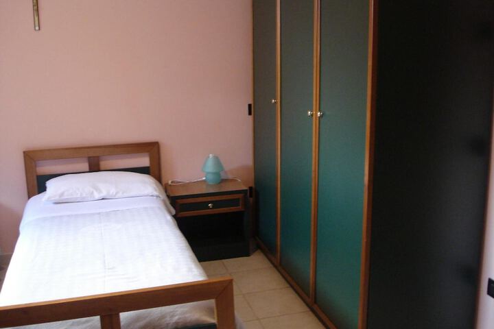 Room 15 of 59