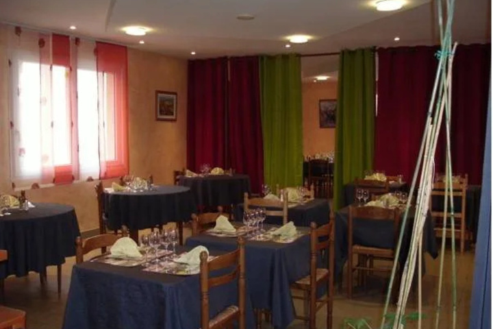 Dining 14 of 16