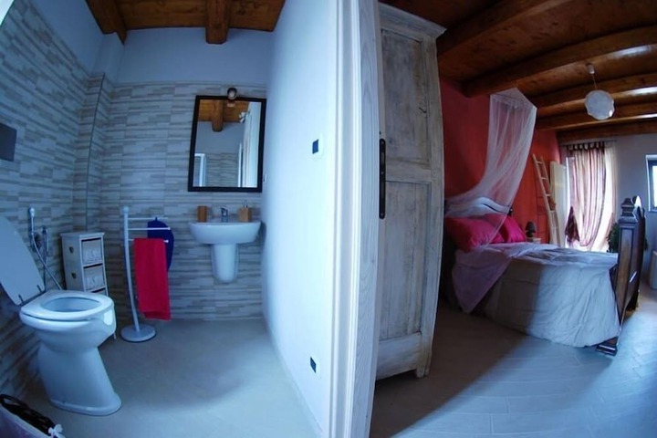 Room 11 of 38