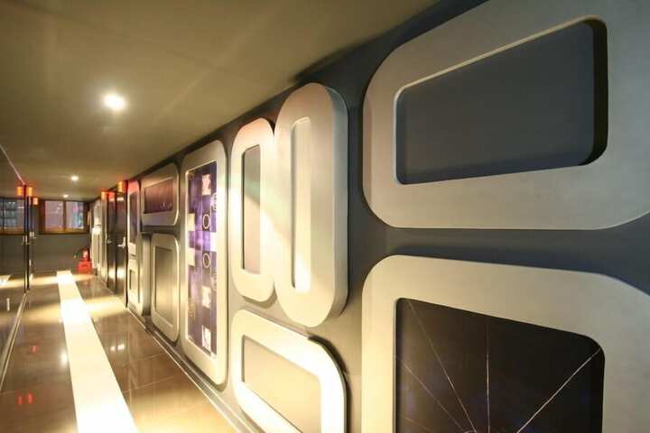 Ballroom/Hall 22 of 23