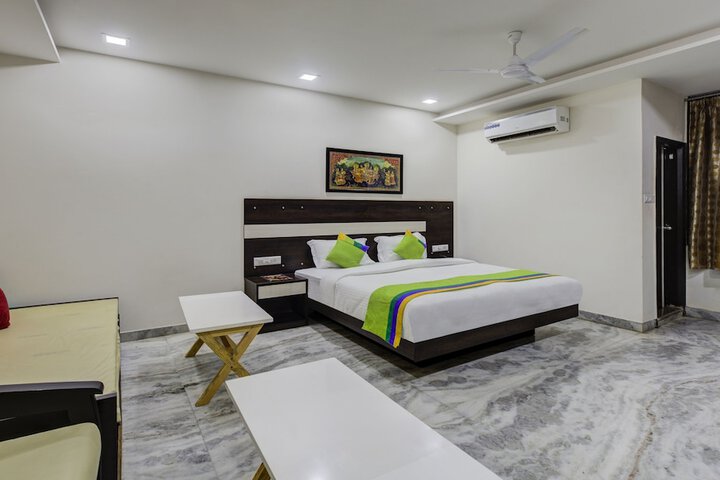 Room 15 of 32