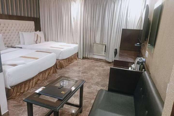 Room 25 of 48