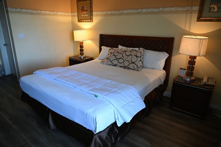 Room 30 of 65