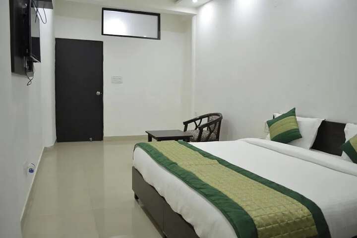 Room 6 of 90