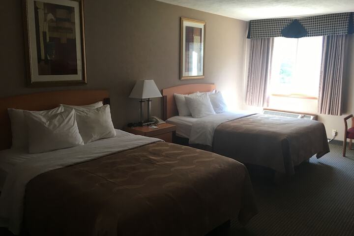 2 Queen Beds (9 of 20)