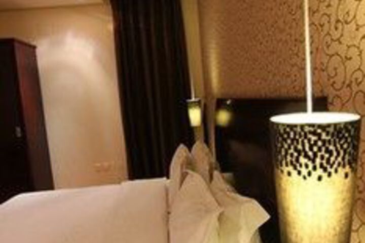 Room 4 of 20